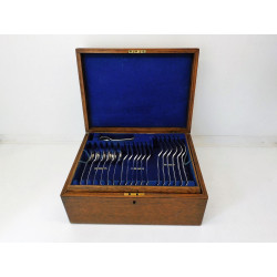 Antique silver canteen of cutlery Old English Pattern London 1909