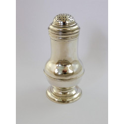 Britannia standard silver muffineer London 1725 George Greenhill Jones