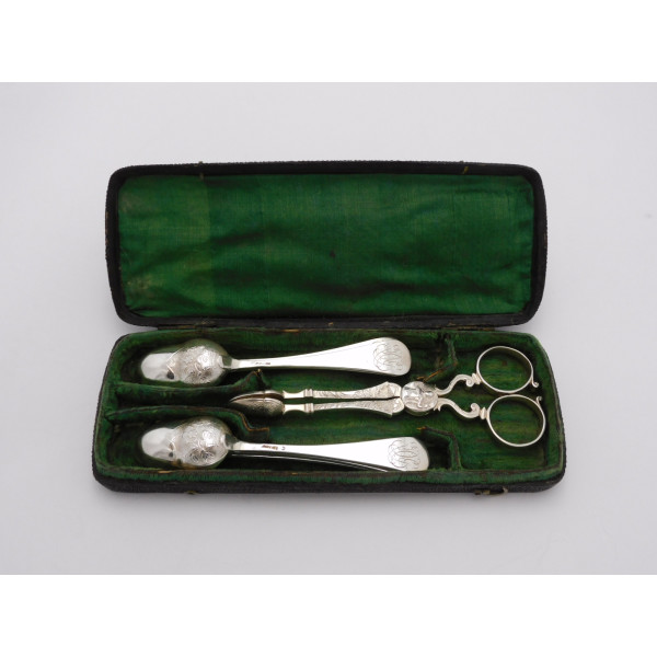 Cased acorn bowl silver teaspoon and tea tongs David Schlosberg