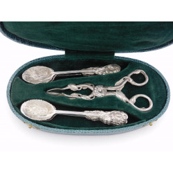 Cased set of Georgian silver naturalistic teaspoons and tongs shagreen case