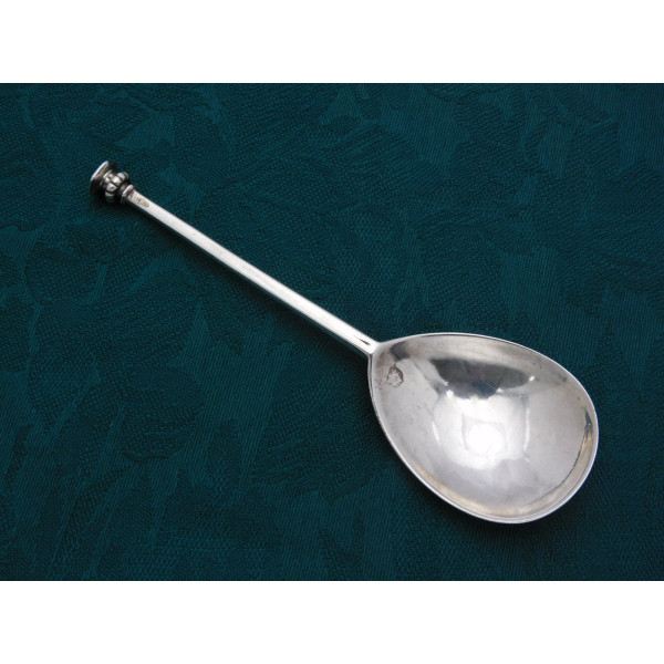 Elizabeth I silver hexagonal seal top by Patrick Brue