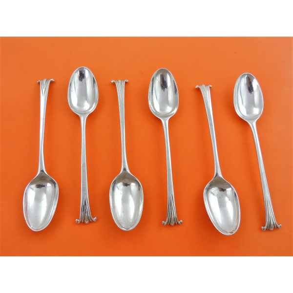 Georgian Onslow Pattern silver teaspoons by Chawner 1765