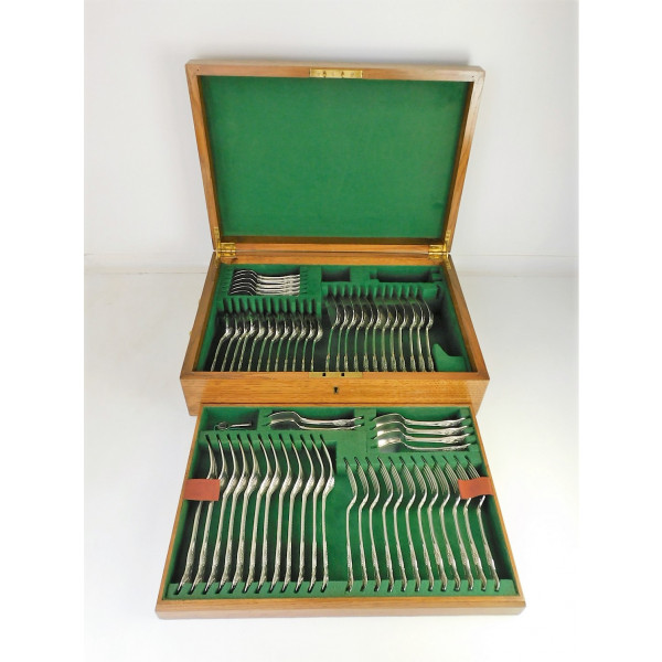 Georgian silver Kings pattern canteen of cutlery London 1833 William Chawner
