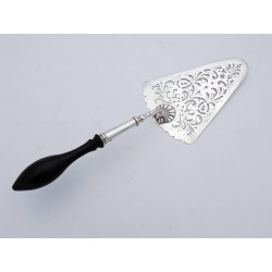 Georgian silver serving trowel London 1758 William Plummer