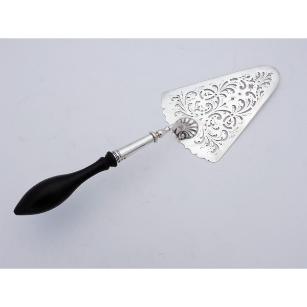 Georgian silver serving trowel London 1758 William Plummer