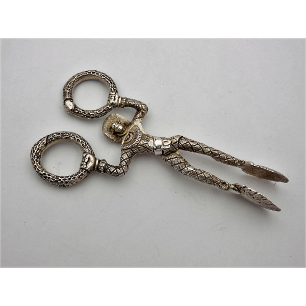 Harlequin silver sugar nips by Yapp Woodward