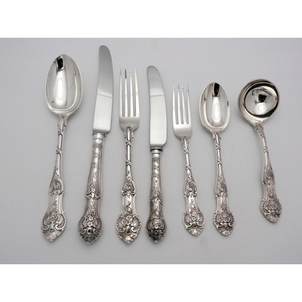 Hunt Roskell canteen of sterling silver cutlery
