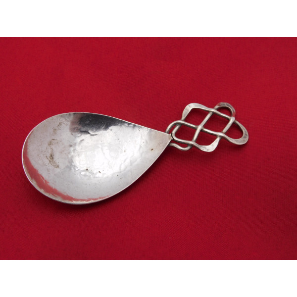Keswick school silver caddy spoon 1928