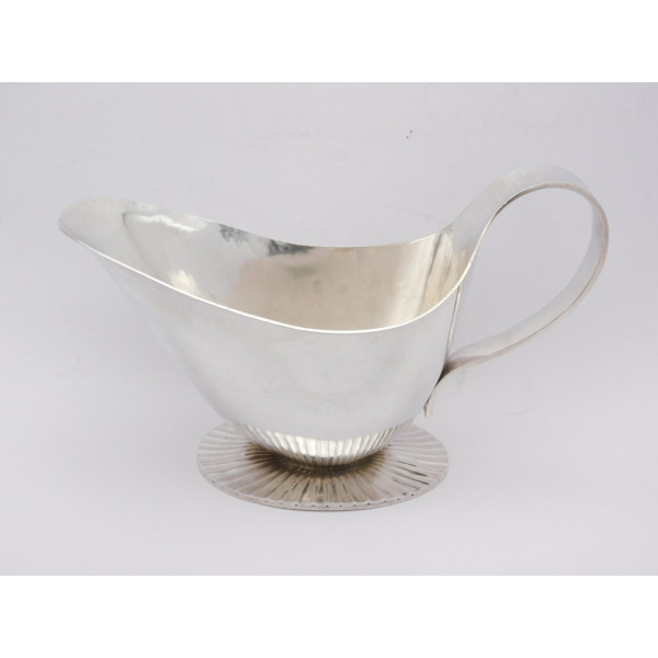 Leslie Durbin silver sauce boat London 1970