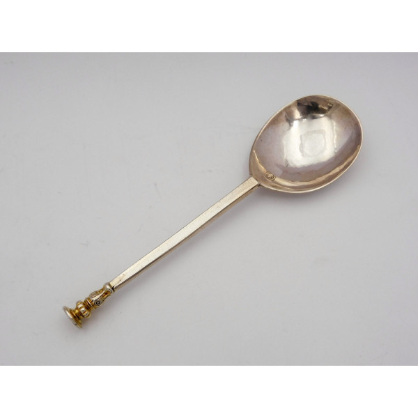 Lewes silver seal top spoon by William Dodson 1630