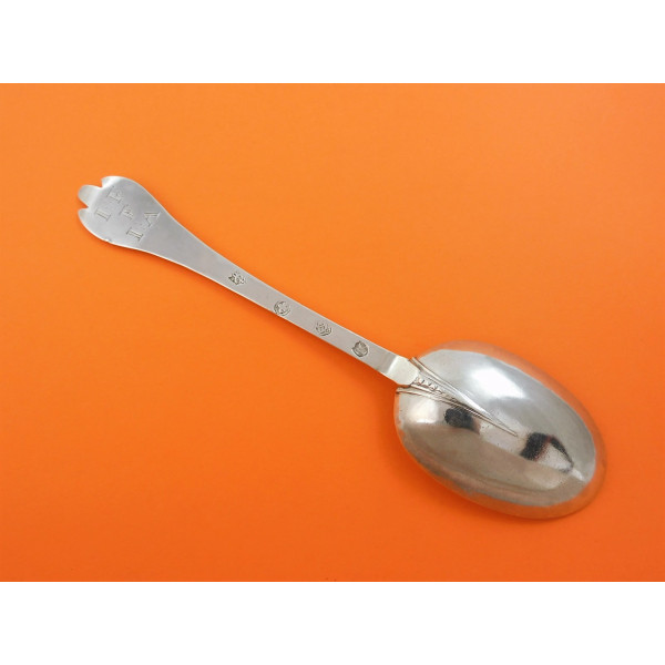 Lewes silver trefid spoon 1690 Robert Colgate