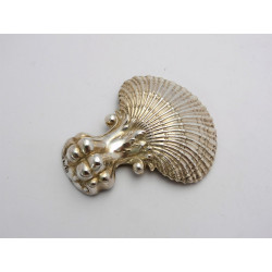 Lion Paw and Scallop silver caddy spoon by Elizabeth Morley London