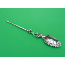 Naturalistic silver mote spoon