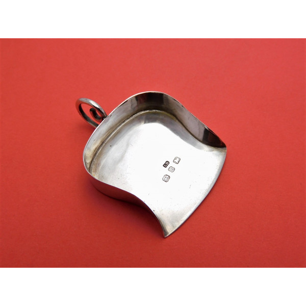 Novelty silver dustpan caddy spoon 1898