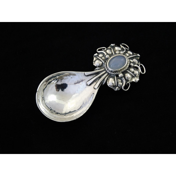 Omar Ramsden silver caddy spoon with chalcedony 1927