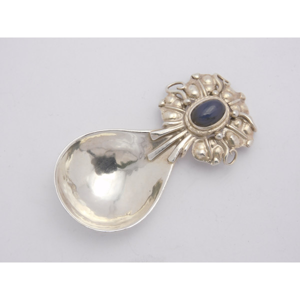 Omar Ramsden silver caddy spoon with lilac chalcedony