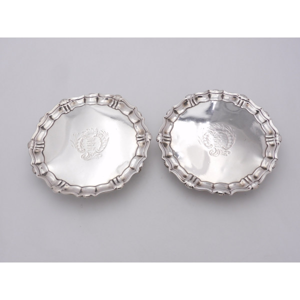 Pair Corporation of Hull silver salvers