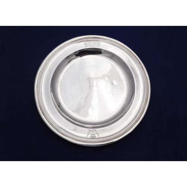 Paul de Lamerie Silver dinner plate Mildmay Service London 1725