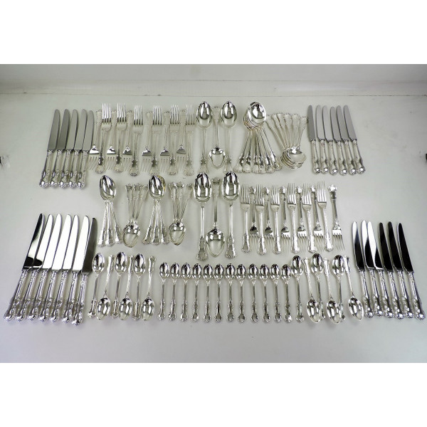 Princess Pattern Canteen of silver cutlery London 1898 by Goldsmiths Silversmiths Company Ltd