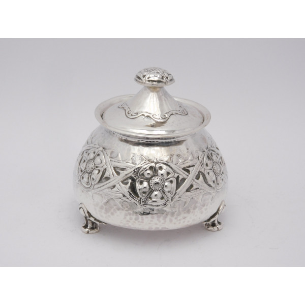 Ramsden Carr silver box 1916