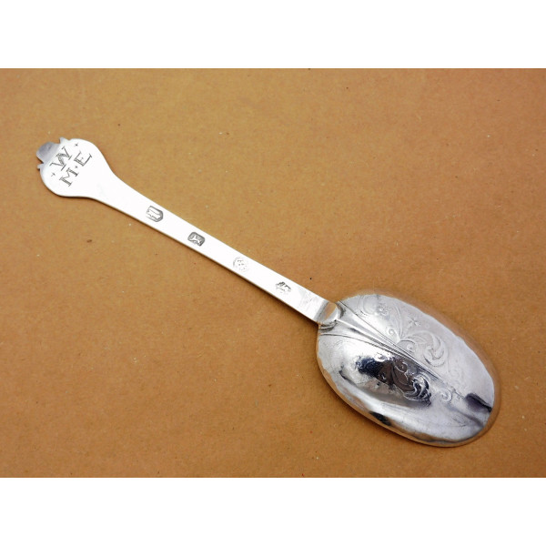 Silver laceback trefid spoon London 1689 Steven Venables