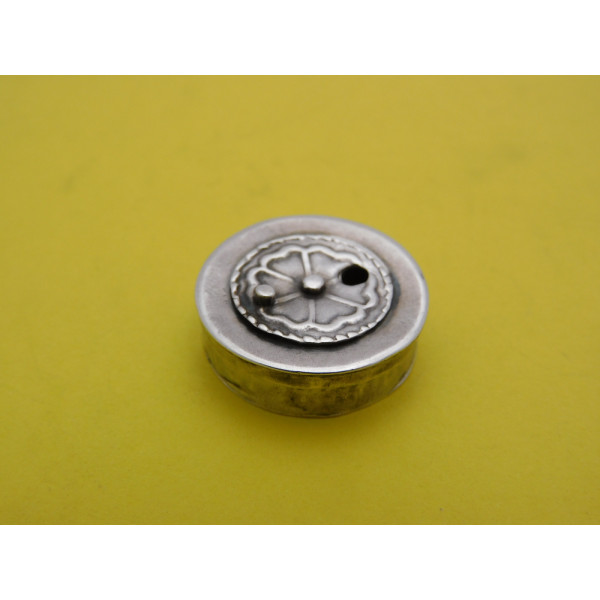Silver thread box london 1675