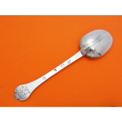Silver trefid spoon. London 1688 Lawrence Coles