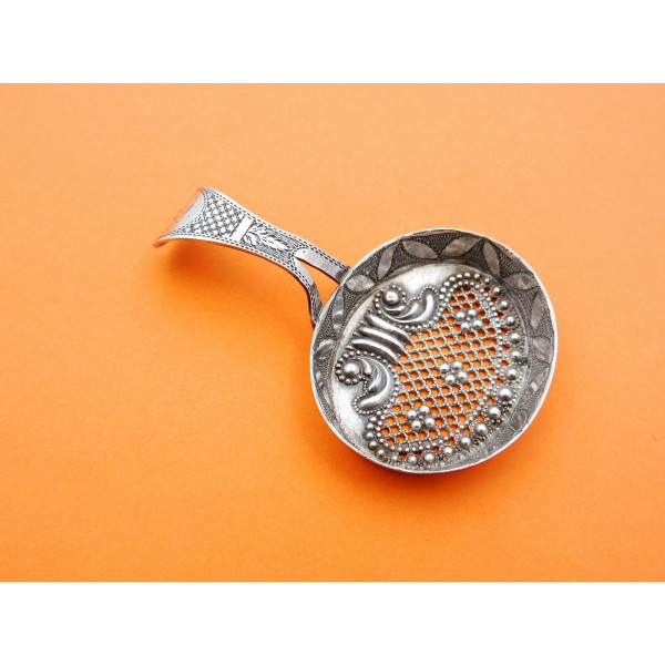 Simulated filigree silver caddy spoon by Cocks Bettridge