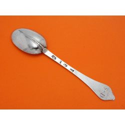 Transitional silver dog nose spoon London 1701 William Matthews v2