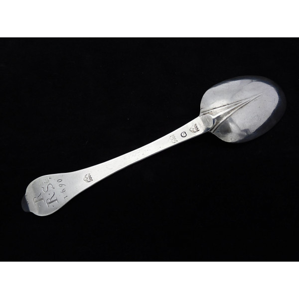 Winchester silver dog nose spoon by William Webb 1690
